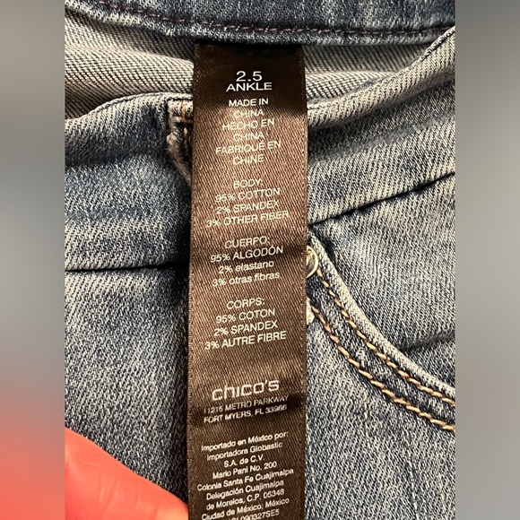 Chico’s Girlfriend Crop Jeans Hand Painted Butterfly Stretch Sz 2.5(M)34”waist - Picture 9 of 13